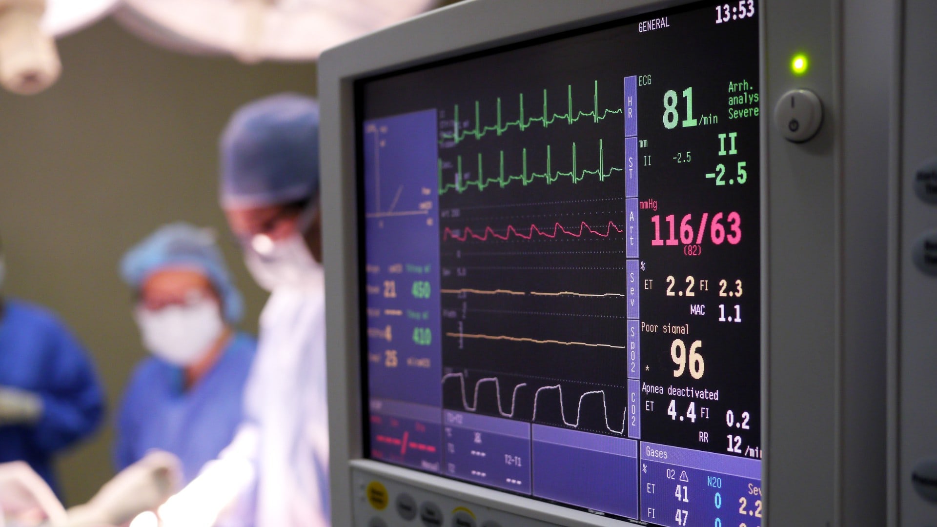 Na snímke je prístroj v nemocnici a lekári