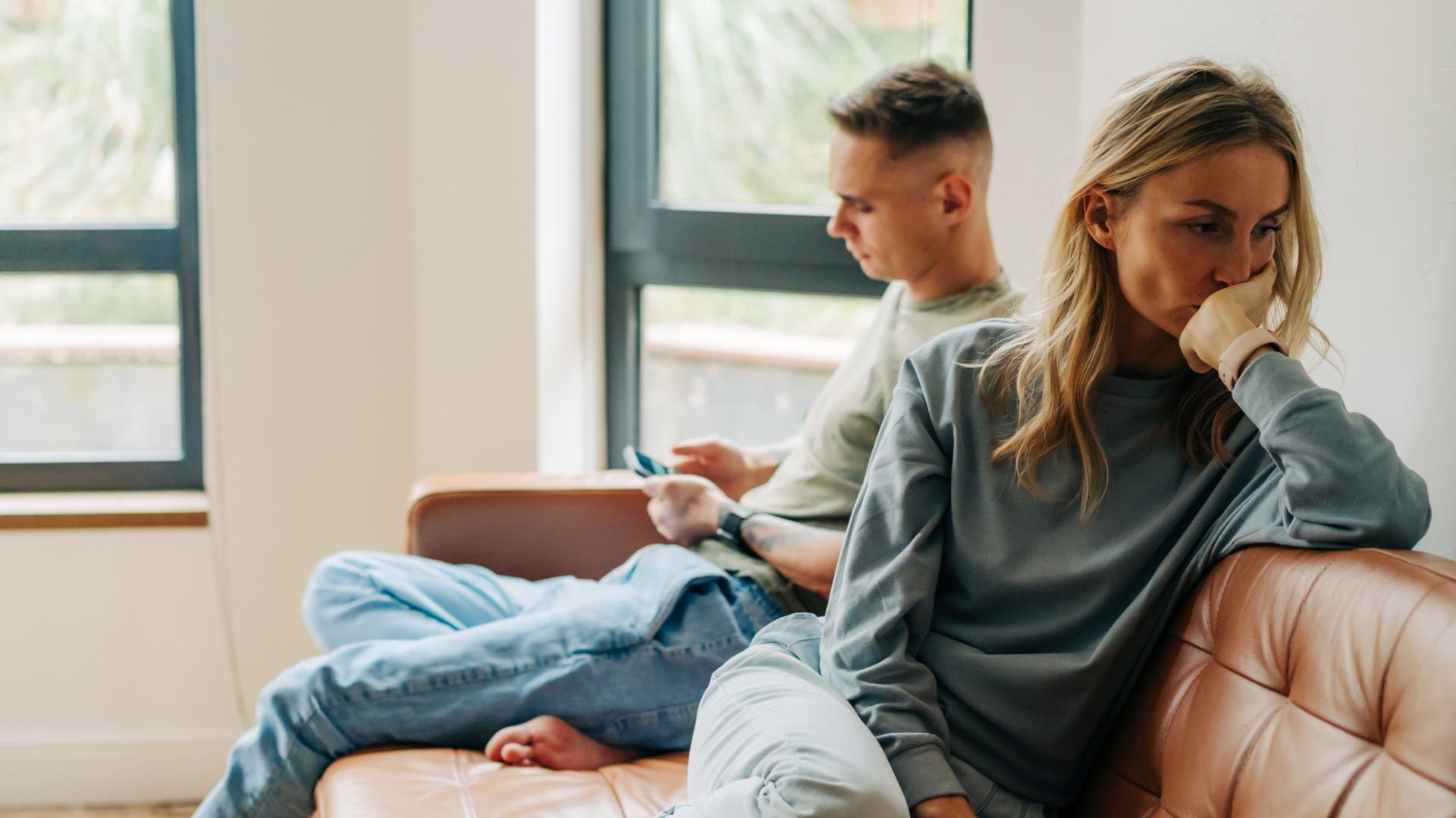 Na snímke je rozhádaný pár