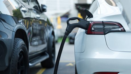 Na snímke sú elektromobily