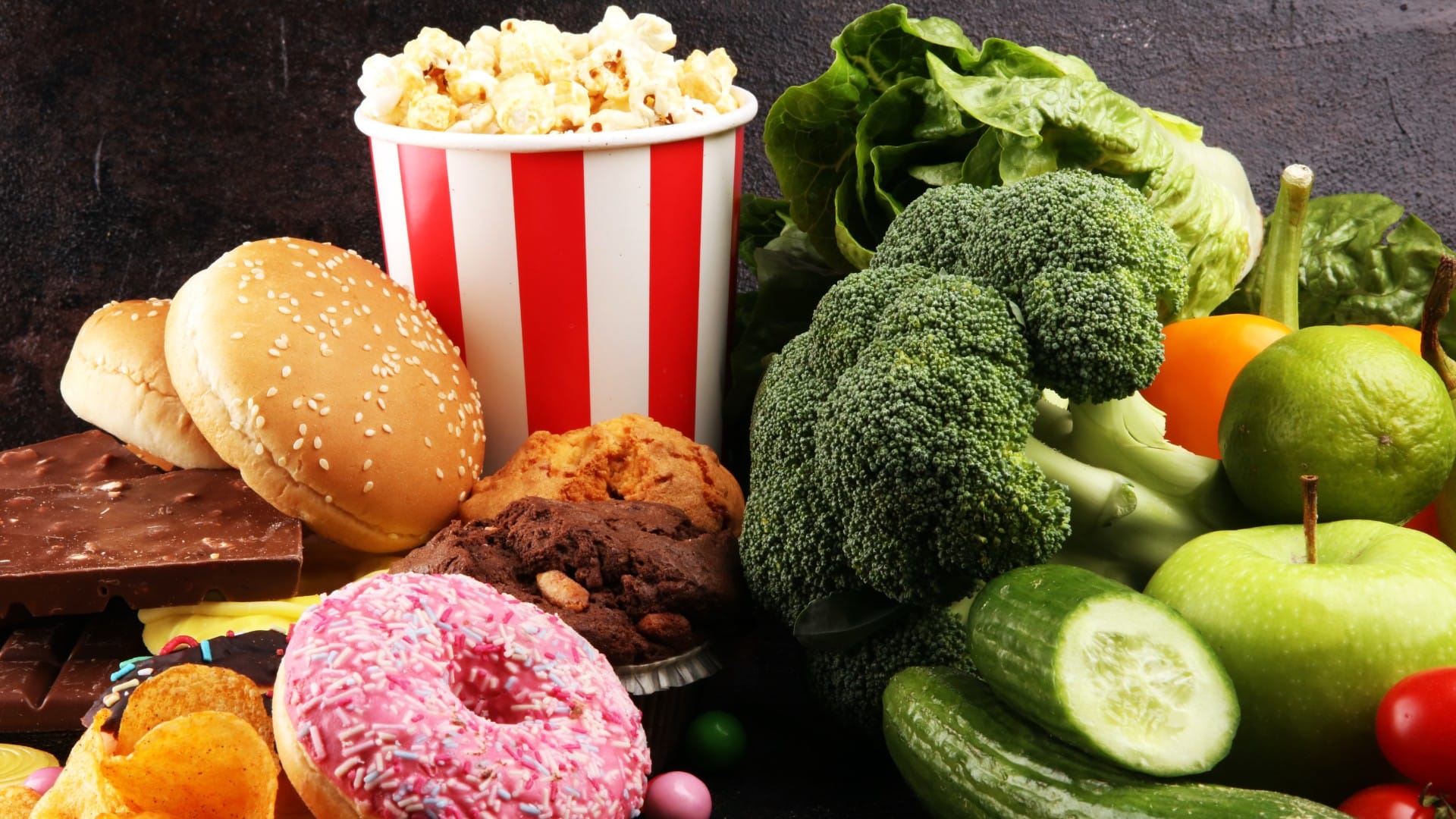Na snímke sú ultraspracované a zdravé potraviny