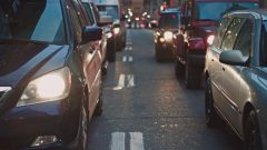 Na snímke sú autá