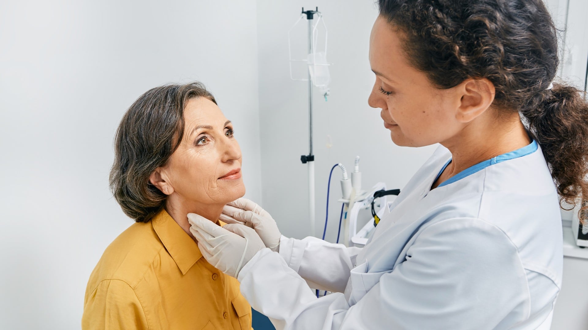 Na snímke doktorka a pacientka