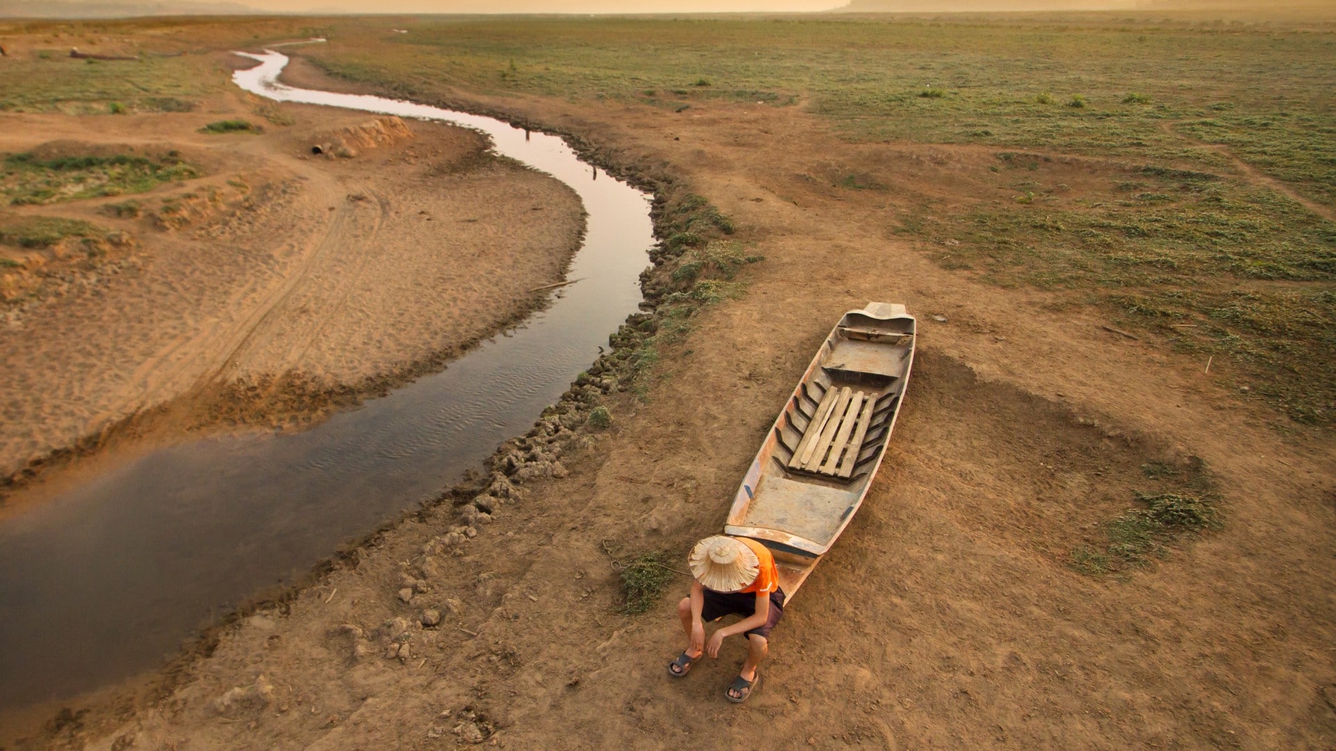 Na snímke je takmer vyschnutá rieka