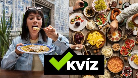 Žena drží tanier a jedlo na stole.