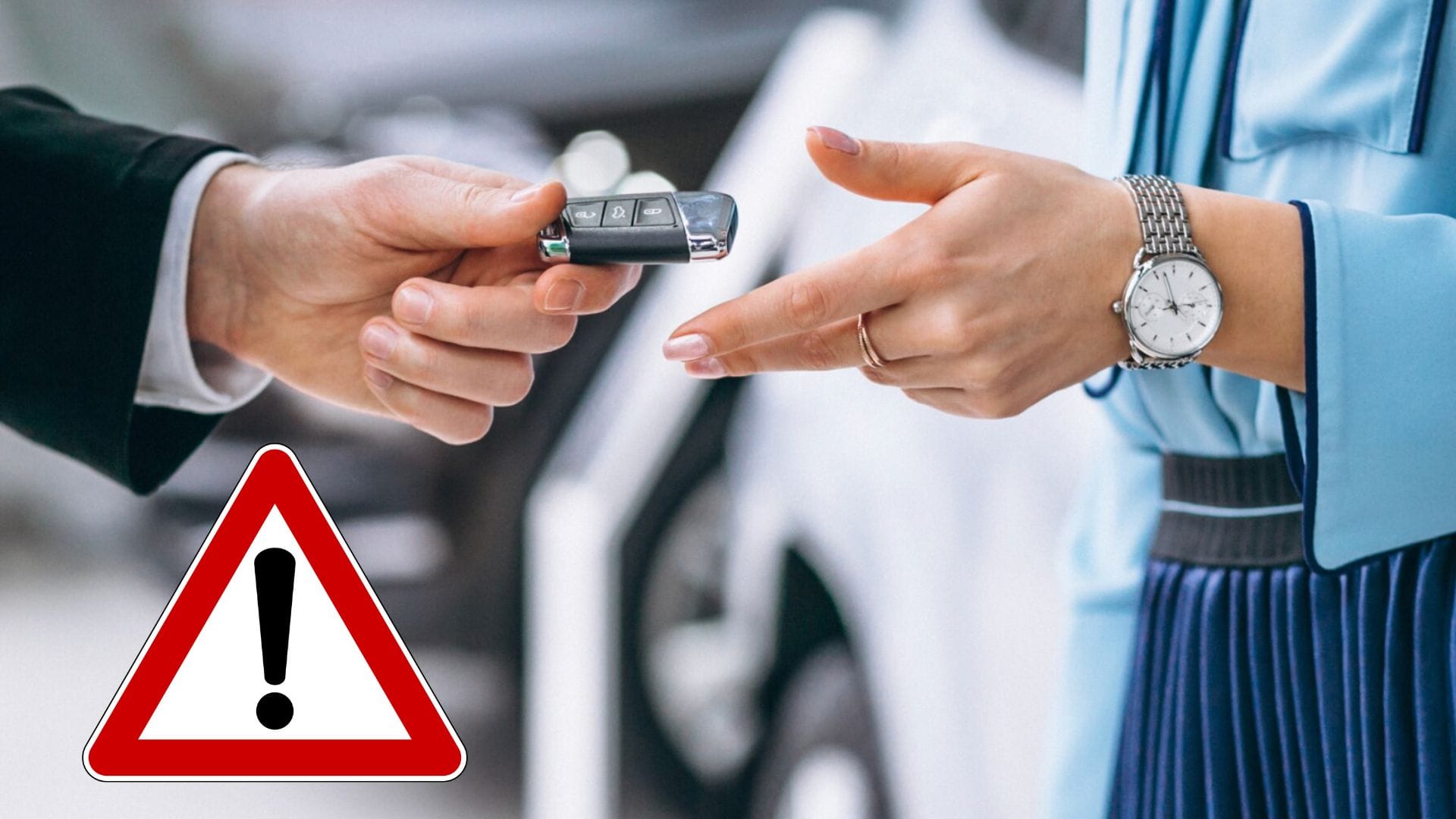 Muž podáva žene kľúč od auta.