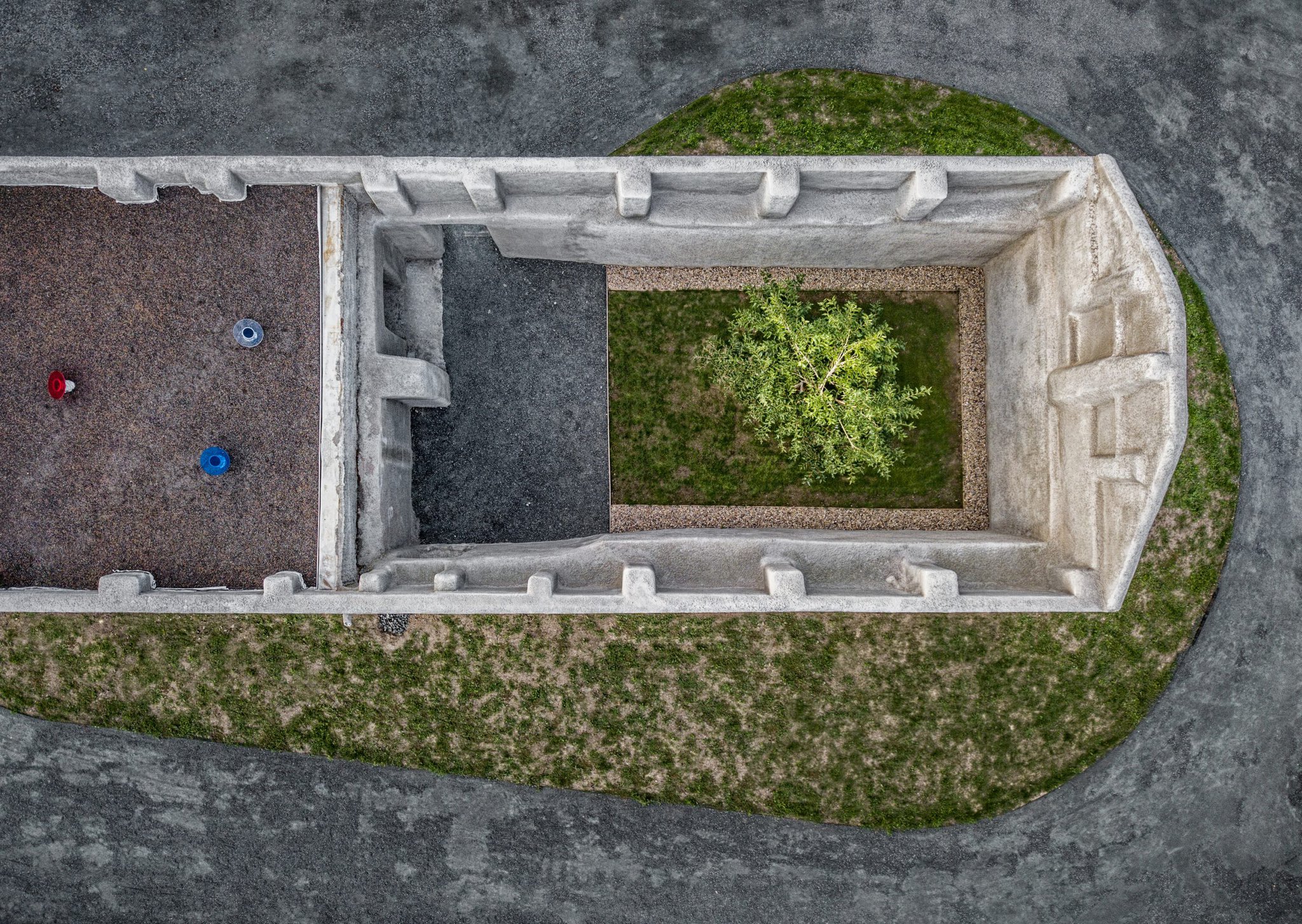 ixa-three-resistance-movements-monument-benedikt-markel-01