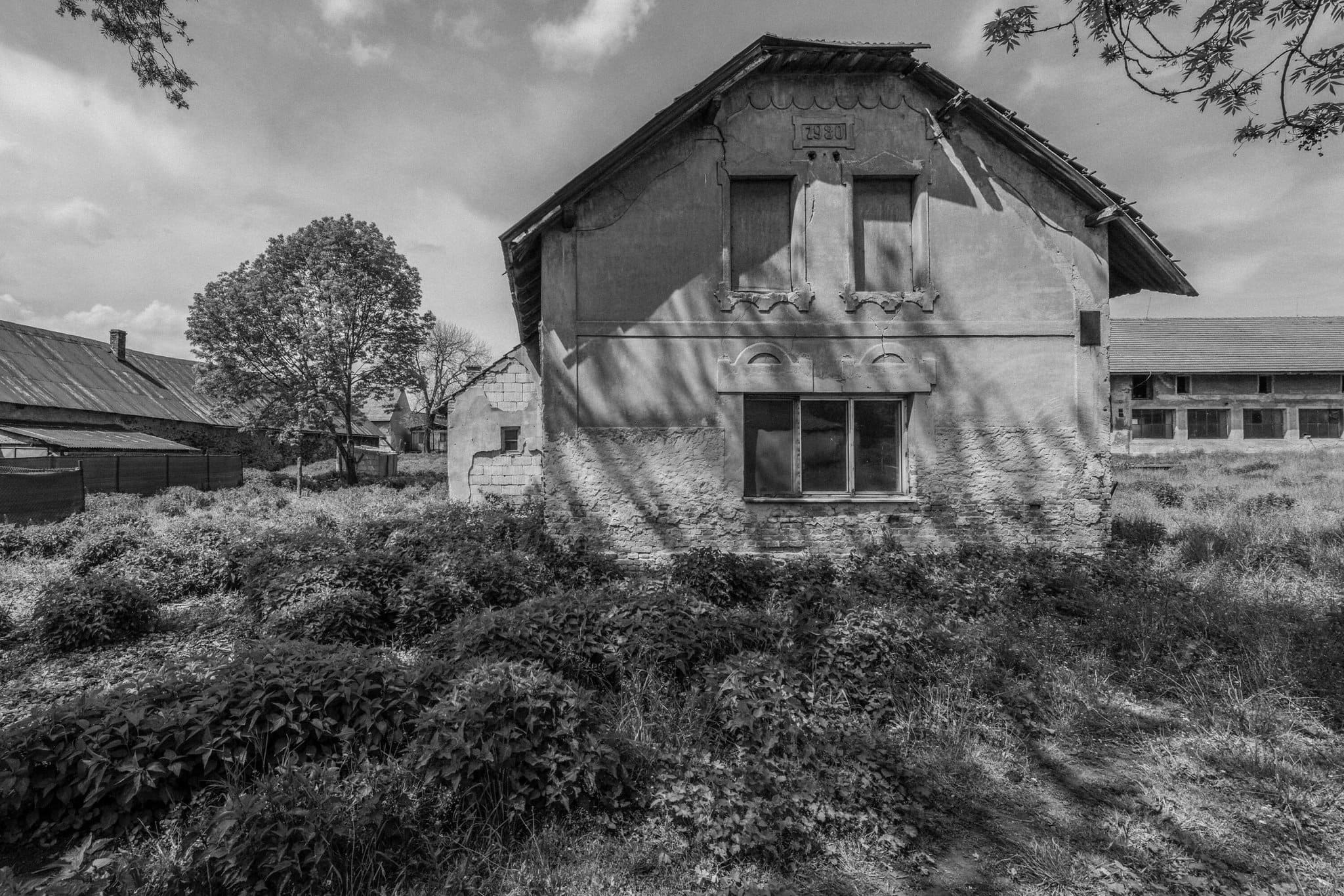 ixa-three-resistance-movements-monument-benedikt-markel-29