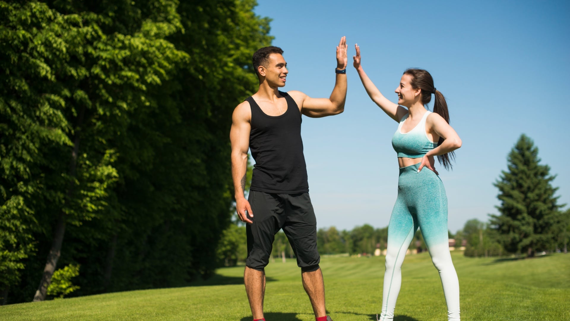 žena a muž robia fitness