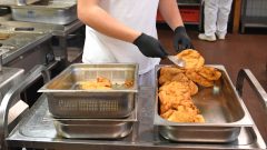 kuchár, rezne, jedlo