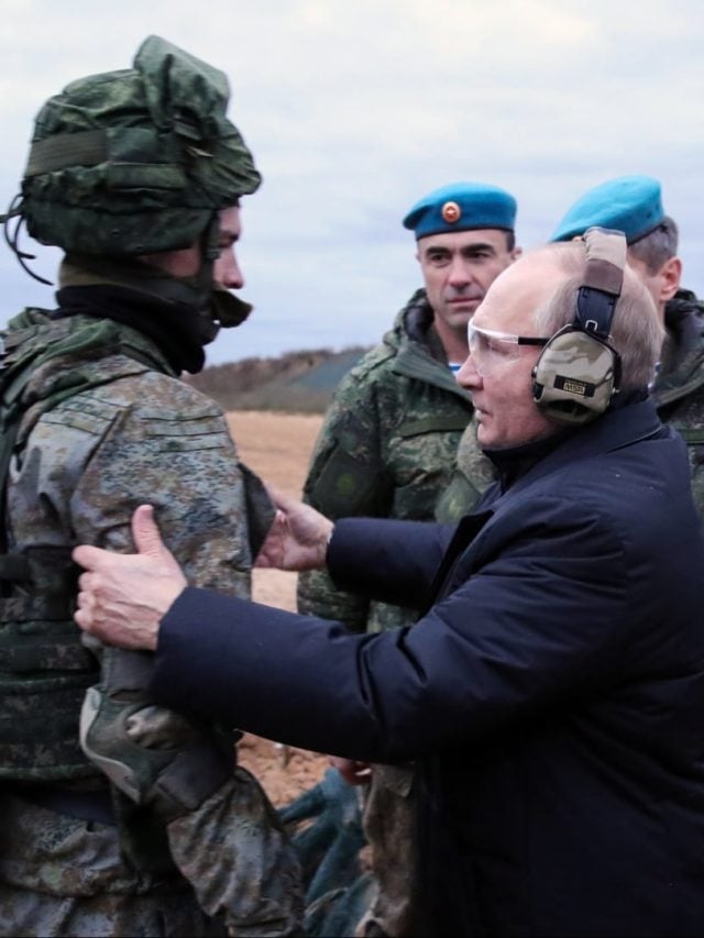 Ruskí vojaci a prezidnet Putin