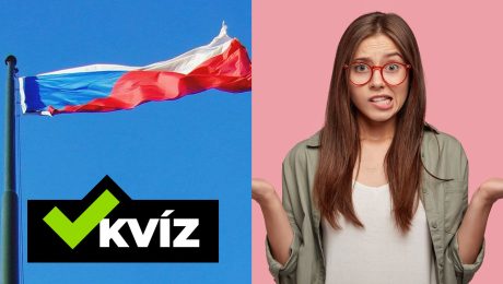 Česká vlajka veje vo vetre a žena s okuliarmi a zamysleným výrazom.