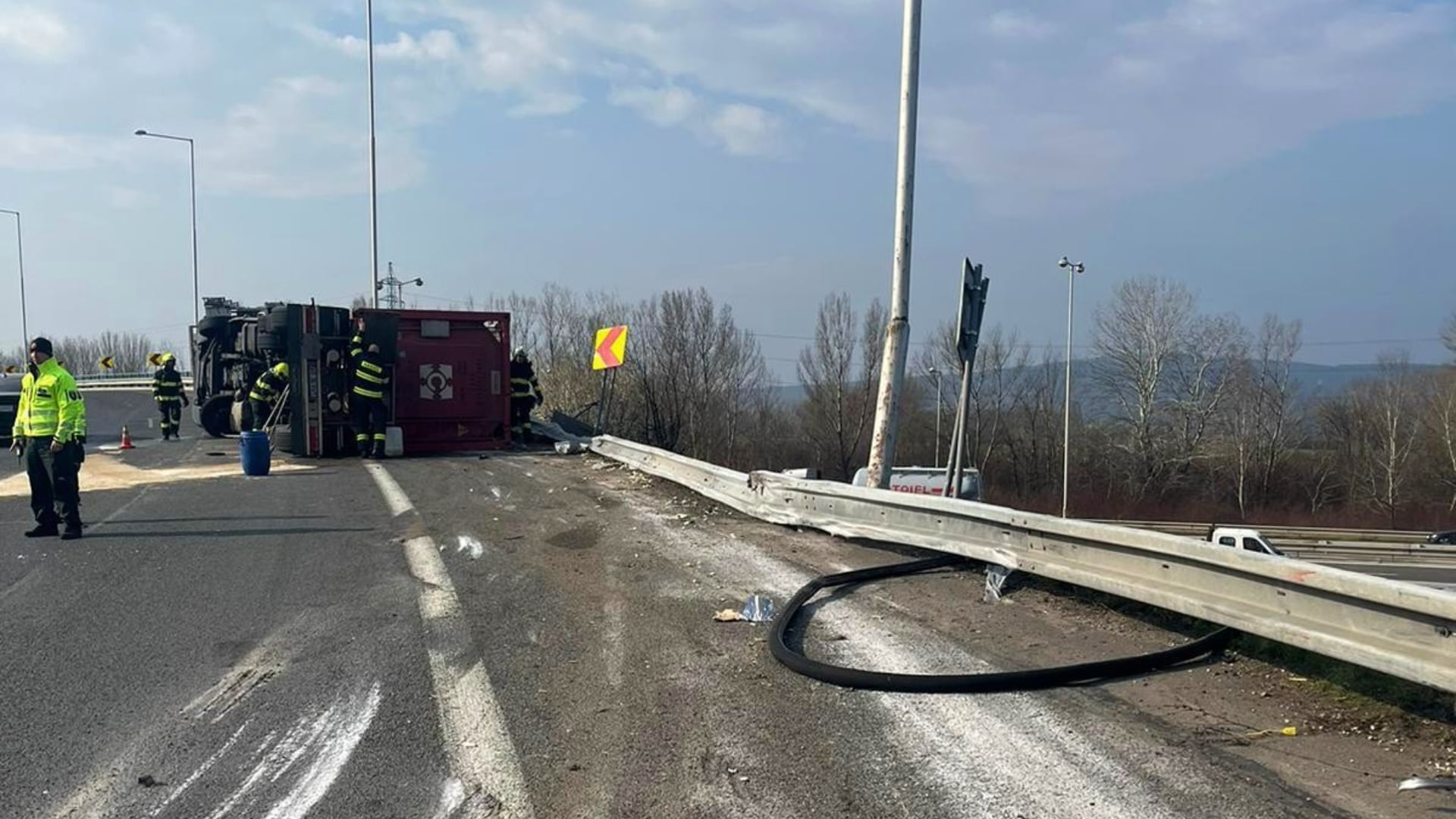 nehoda prevrátený kamión