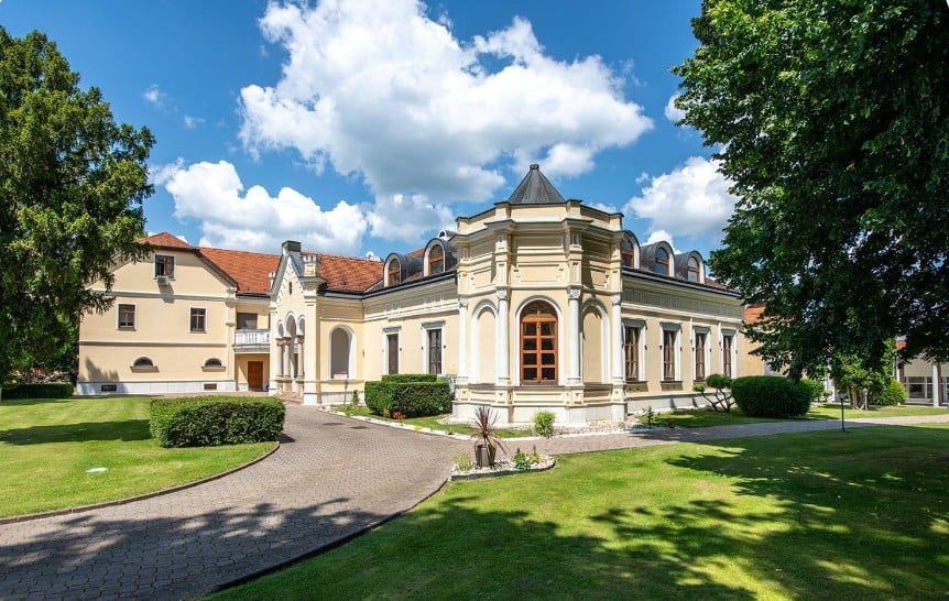 Historický kaštieľ na predaj