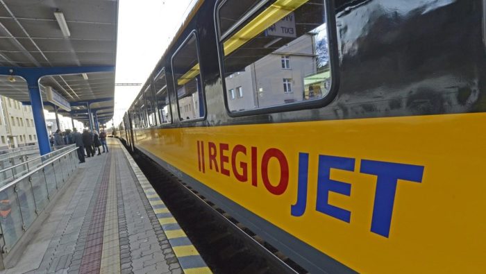 Otrasný zážitok vo vagóne Regiojetu na Slovensku. Cestujúcich napadli zákerní škodcovia