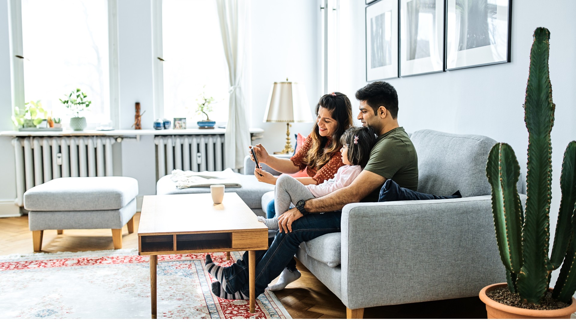 Muž a žena v obývačke