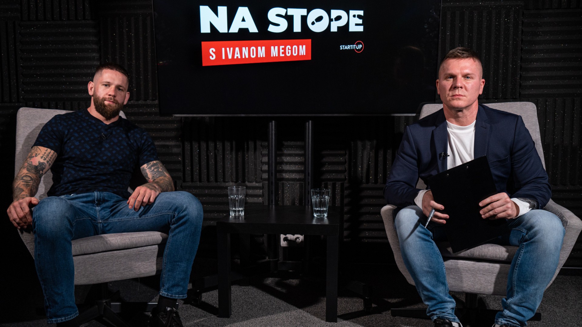 Na snímke MMA bojovník Vlasto Čepo (vľavo) a moderátor Na stope Ivan Mego (vpravo)