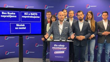 Na snímke Jaroslav Naď počas tlačovej konferencie mimoparlamentnej strany Demokrati.