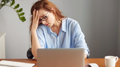 Mladá žena v strese