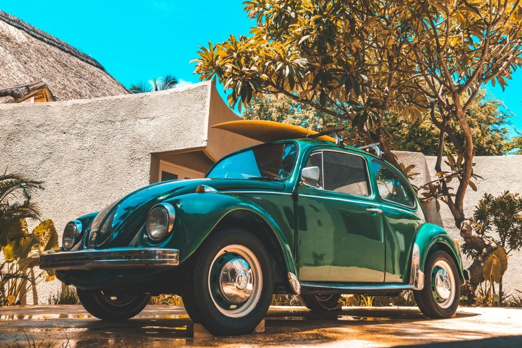 zelené auto, volkswagen beetle