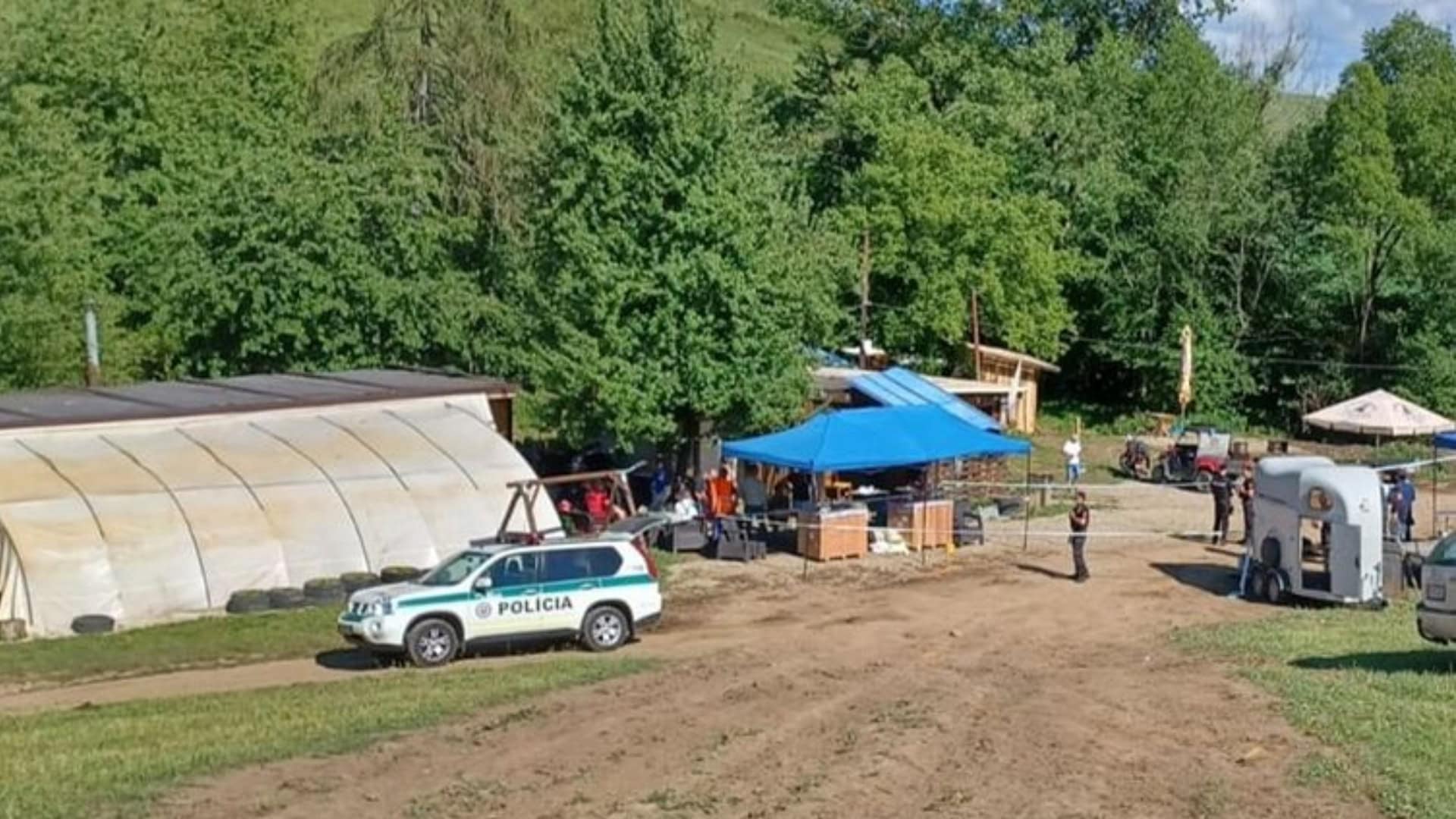 polícia v červenej vode