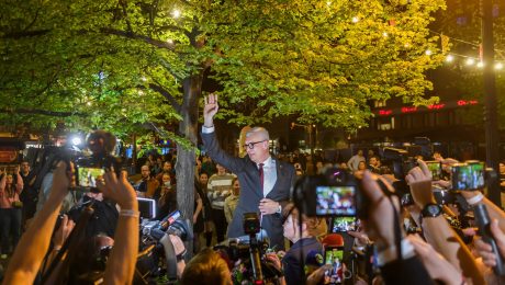 Ivan Korčok reaguje na predbežné neoficálne výsledky druhého kola prezidentských volieb pred Starou tržnicou v Bratislave 7. apríla 2024.