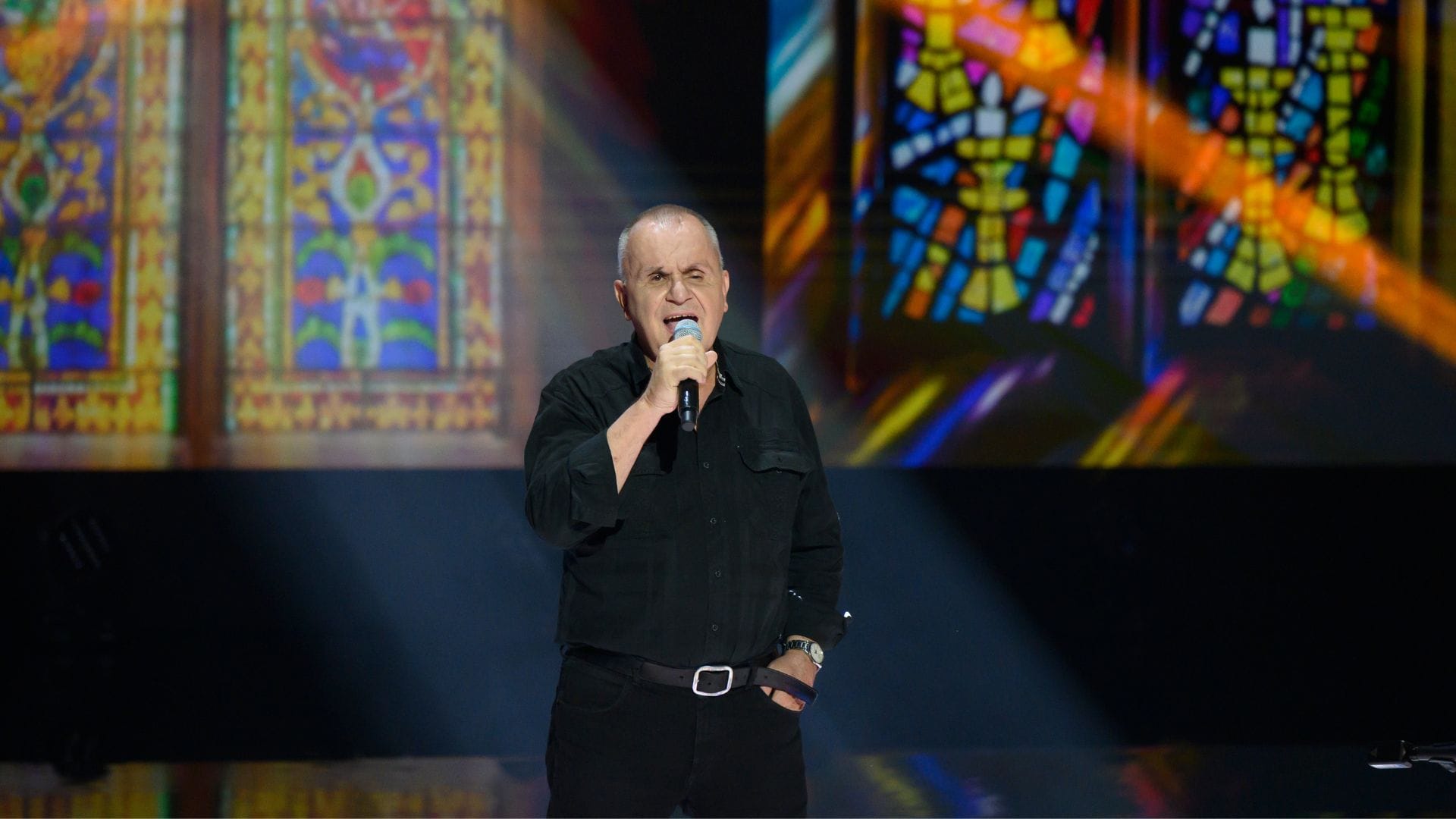 Na snímke vystupuje spevák skupiny Elán Jožo Ráž.