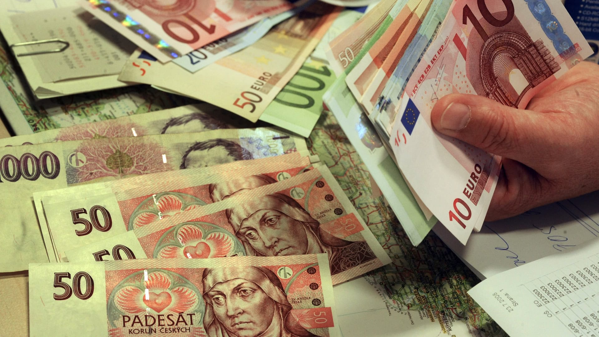 koruny a eurá