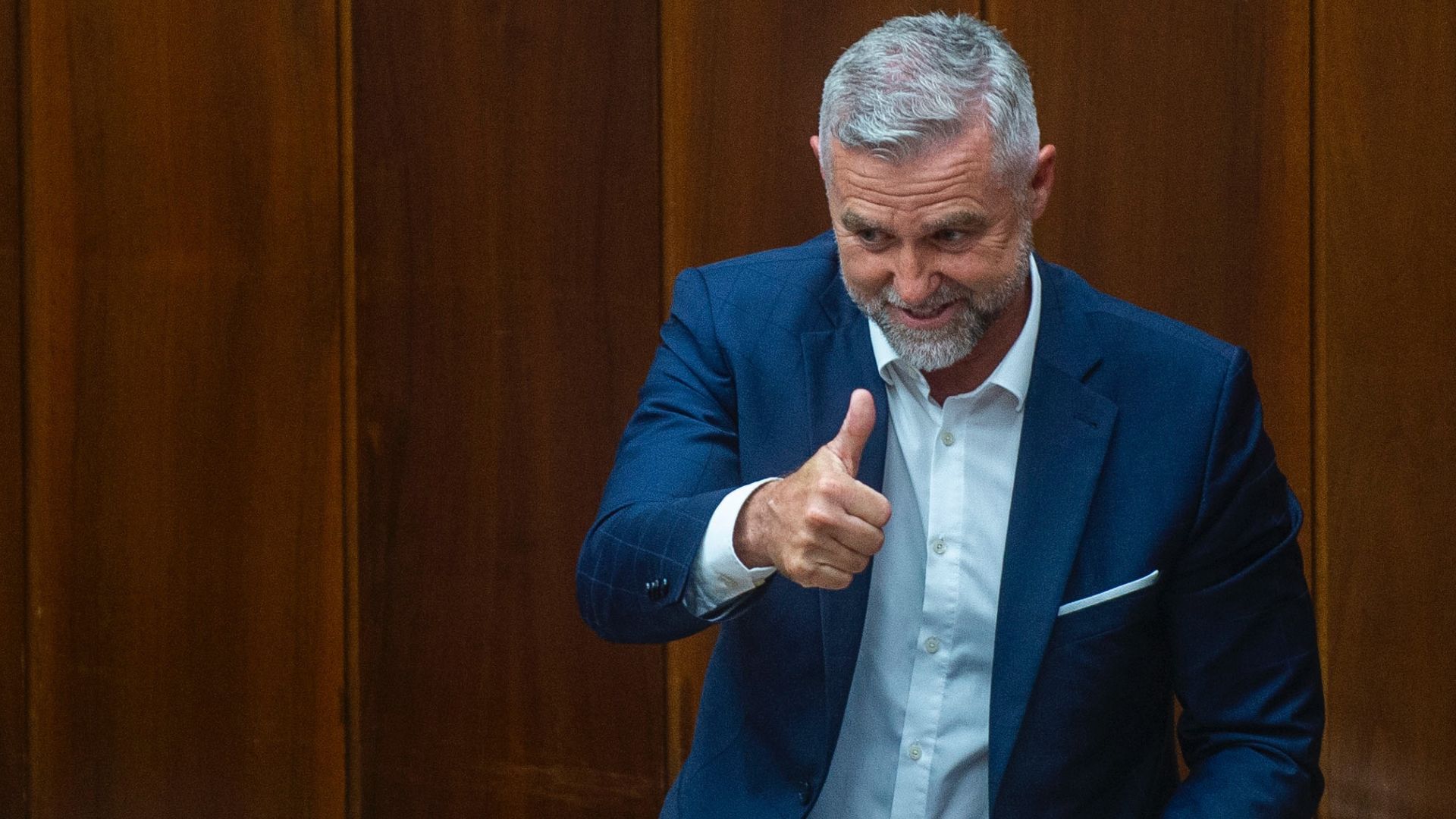 Na snímke poslanec NR SR Tibor Gašpar (SMER-SD) sa raduje po jeho zvolení za nového podpredsedu NR SR.