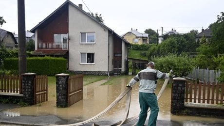 MIMORIADNE: Povodne ohrozujú