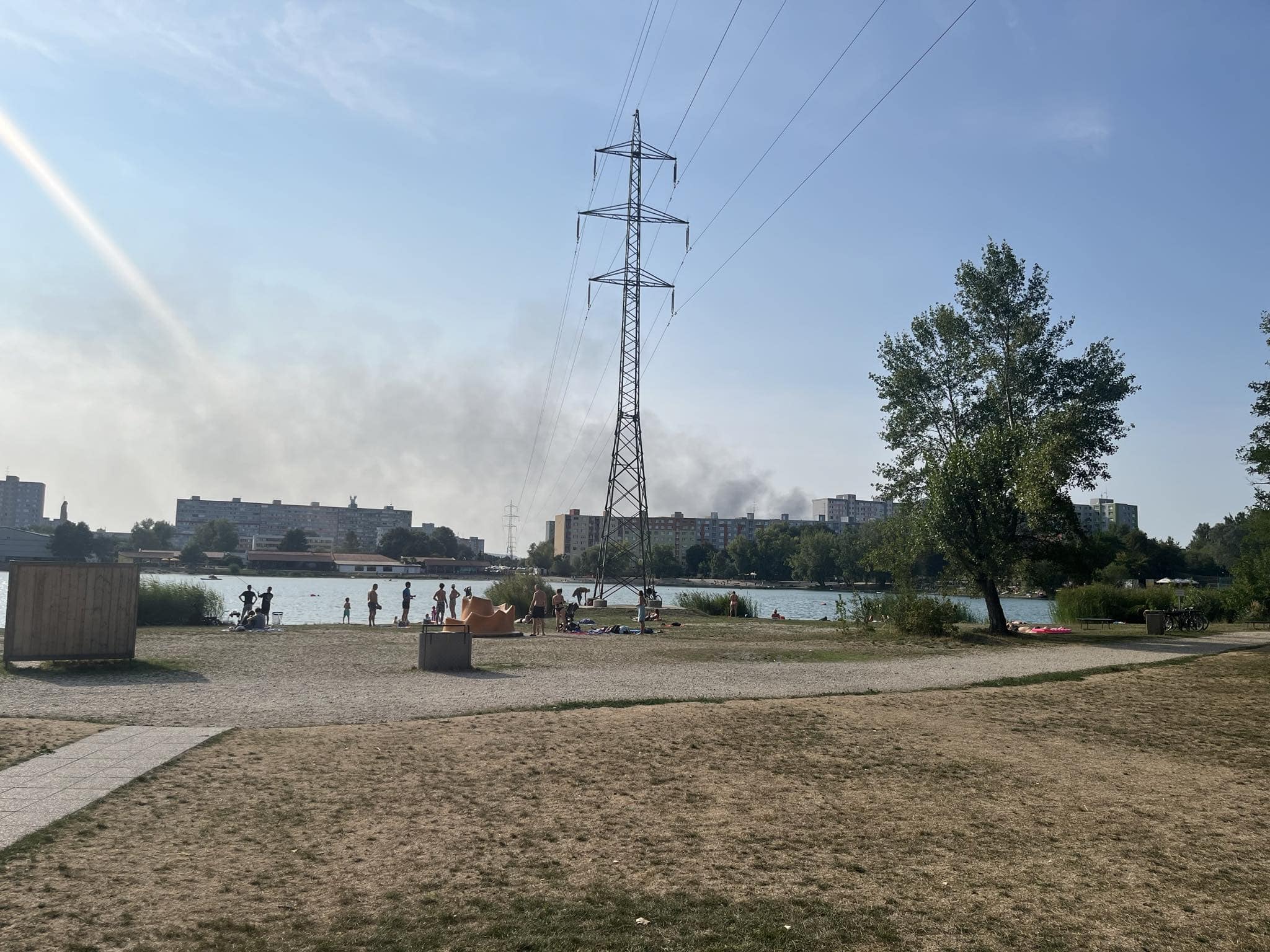 Kúdoly dymu nad Bratislavou