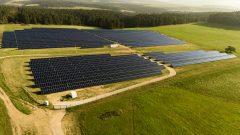 Plzeňský Prazdroj – Solárny park v Iliašovciach na Rejbarku zaberá plochu ako 12 futbalových ihrísk.