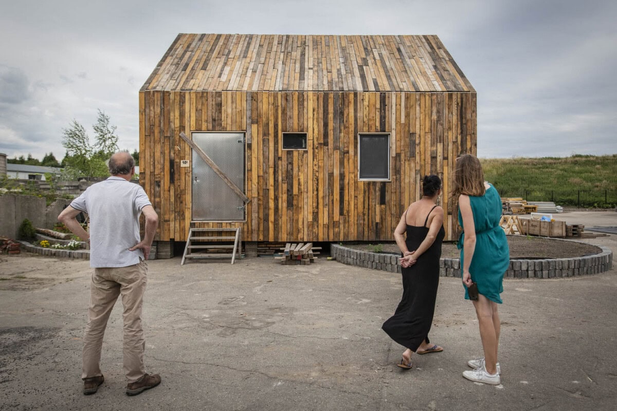 na snímke je domček, minitopia