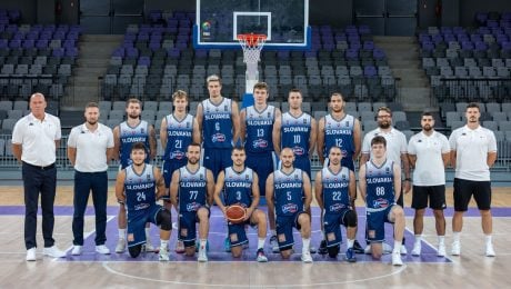 na snimke je basketbal