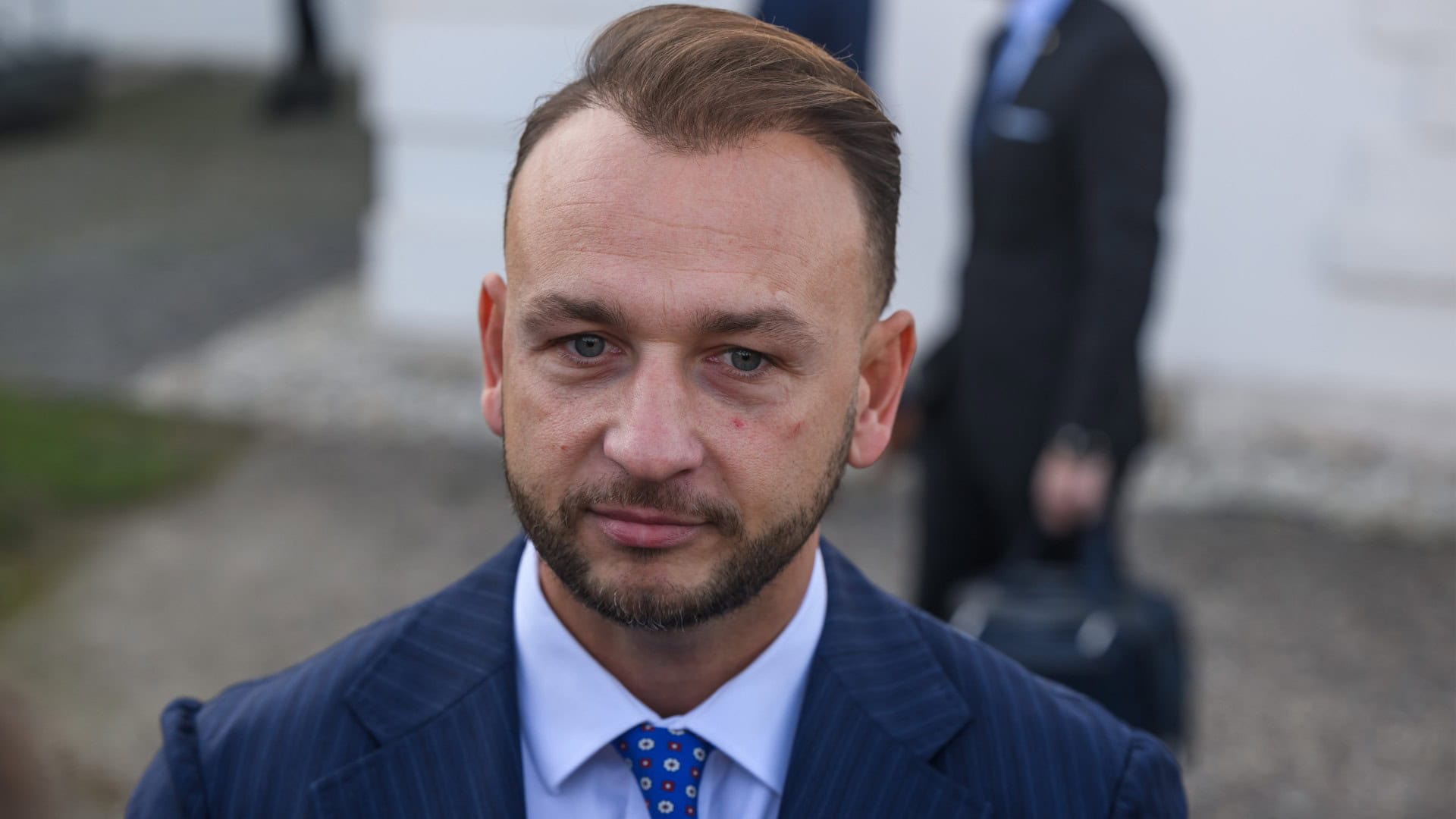 Šutaj Eštok prehral súd s „čurillovcami“, musí zaplatiť 90-tisíc eur: „Exekútor mu už zablokoval účet“