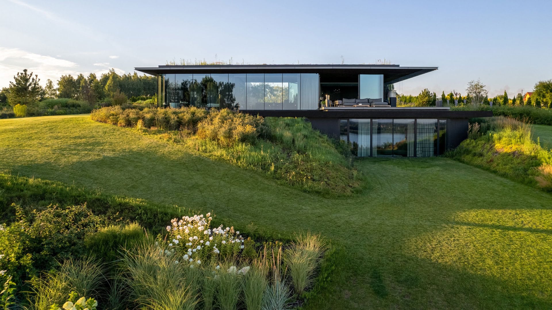 35:35 Slope House od 77 Studio Architektury. Fotografia od Piotra Krajewského.