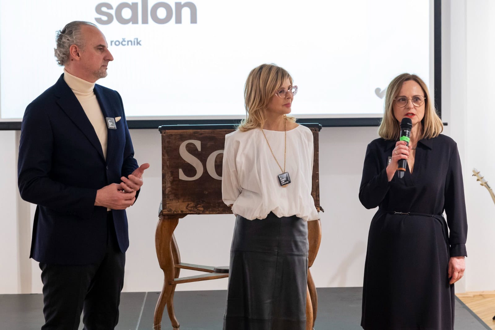 Predseda Správnej rady Nadácie ta3 Igor Čekirda, moderátorka Soňa Müllerová a predsedníčka Asociácie pomoci APPA Miriam Juhanesovičová (zľava).