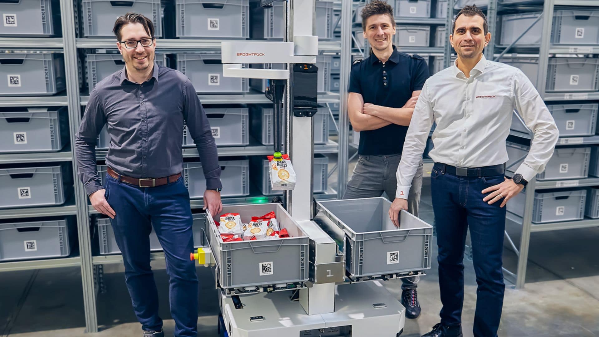 Zakladatelia Photoneo - Tomášom Kováčovským (vľavo), Jánom Žižkom (v strede) a Branislavom Pulíšom (vpravo). Štvrtý spoluzakladateľ Michal Malý nie je na obrázku.