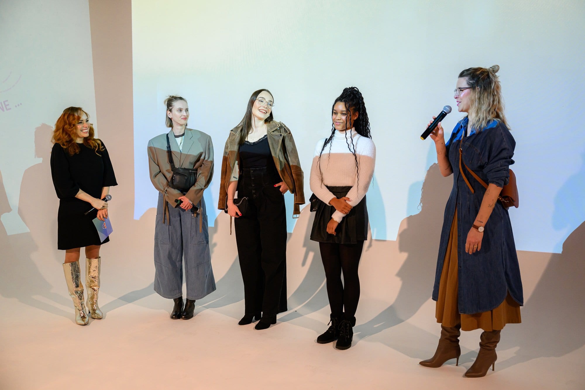 Moderátorka Vera Wisterová a ambasádorky spustenia kampane Natália Pažická, Martina Moma Horňáková, Sandra Šinová a Kristína Tormová