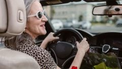 Vyše 80 % slovenských domácností vlastní auto: Toto je najväčší rozdiel medzi vysokopríjmovými domácnosťami a zvyškom