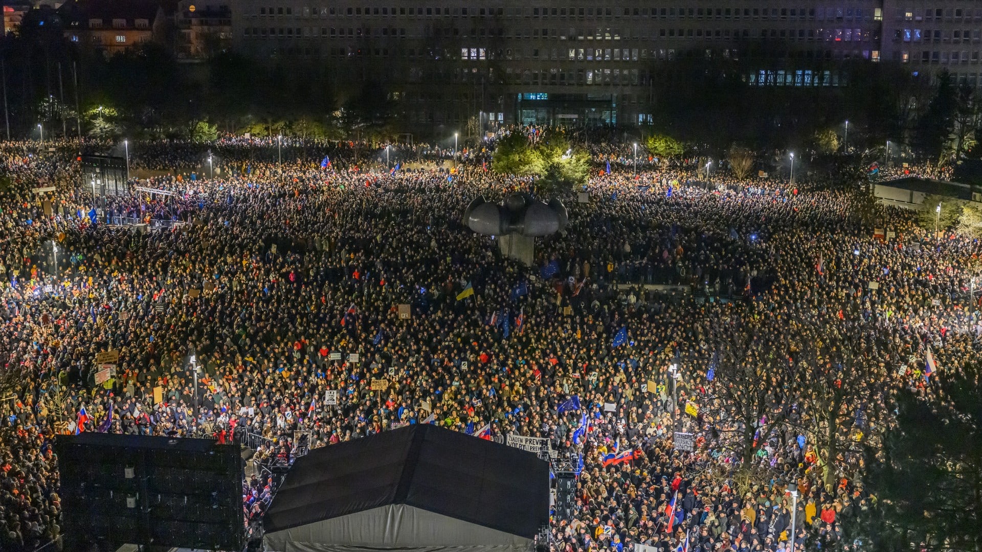 na protest v Bratislave prišlo približne 60-tisíc ľudí