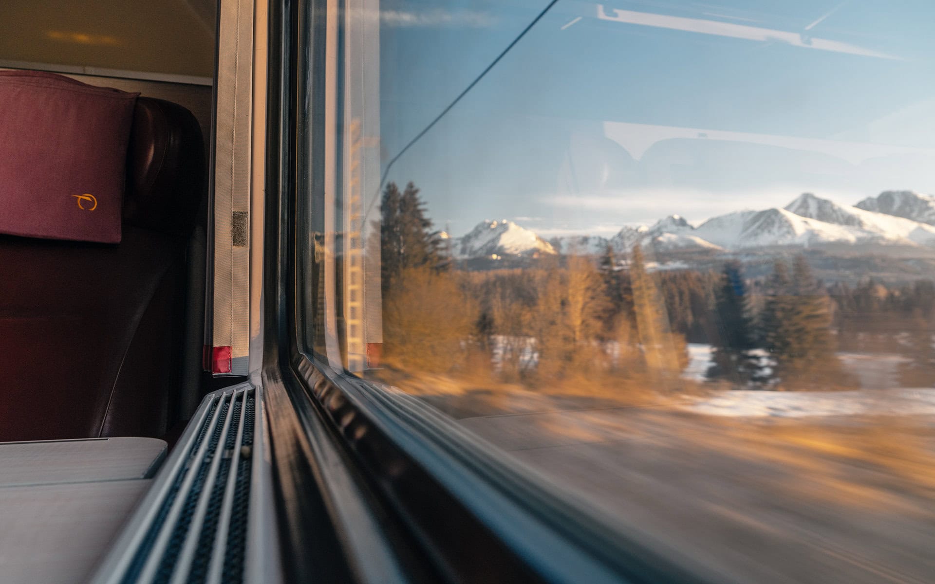 Železničná spoločnosť Slovensko (ZSSK) zabezpečuje osobnú dopravu a prepravuje cestujúcich (1) (1)