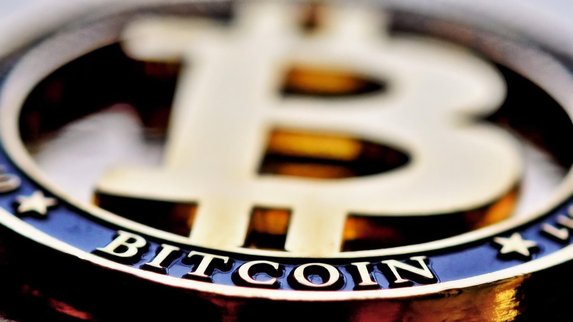 Bitcoin smeruje na nové maximá