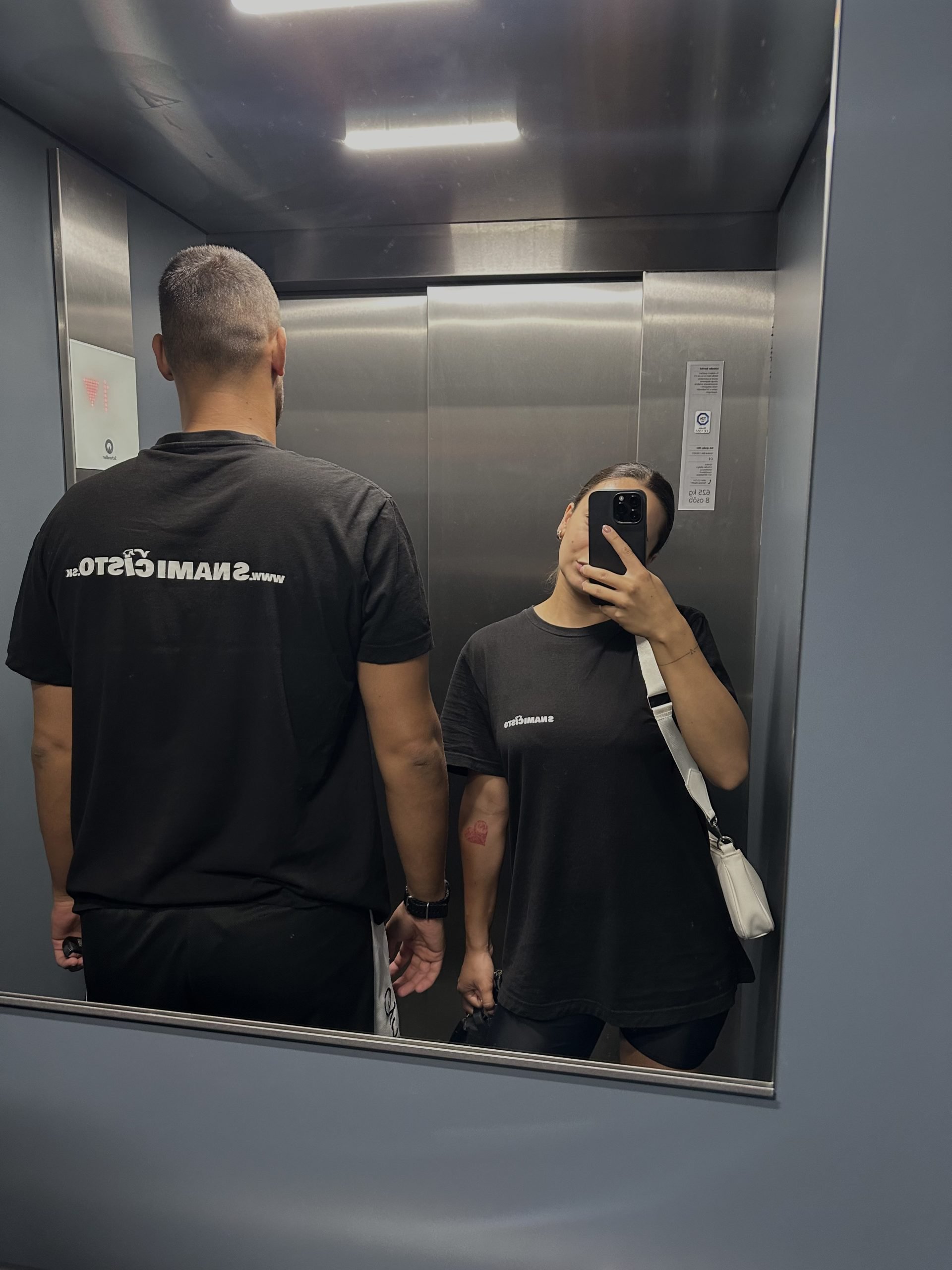 na snímke sú veronika a robo