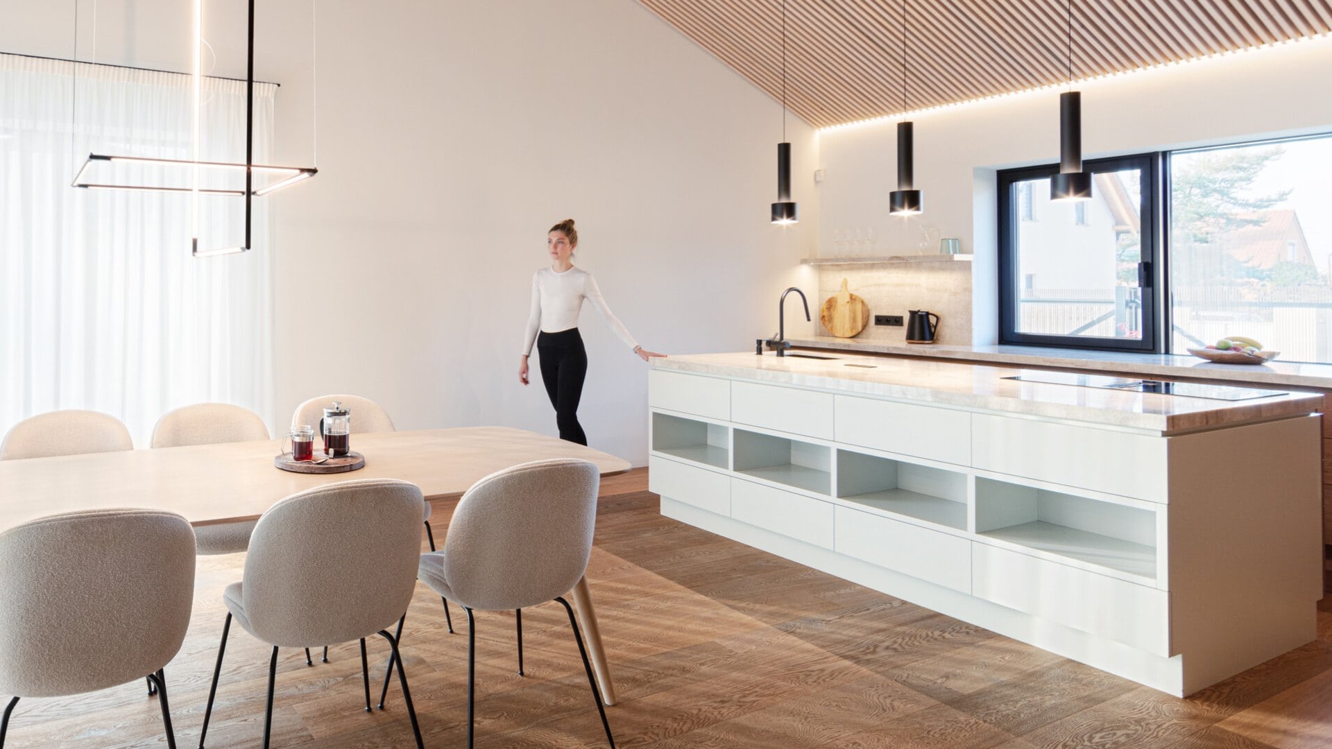 Interiér rodinného domu v Tuklatech: Harmónia vidieka a moderného dizajnu