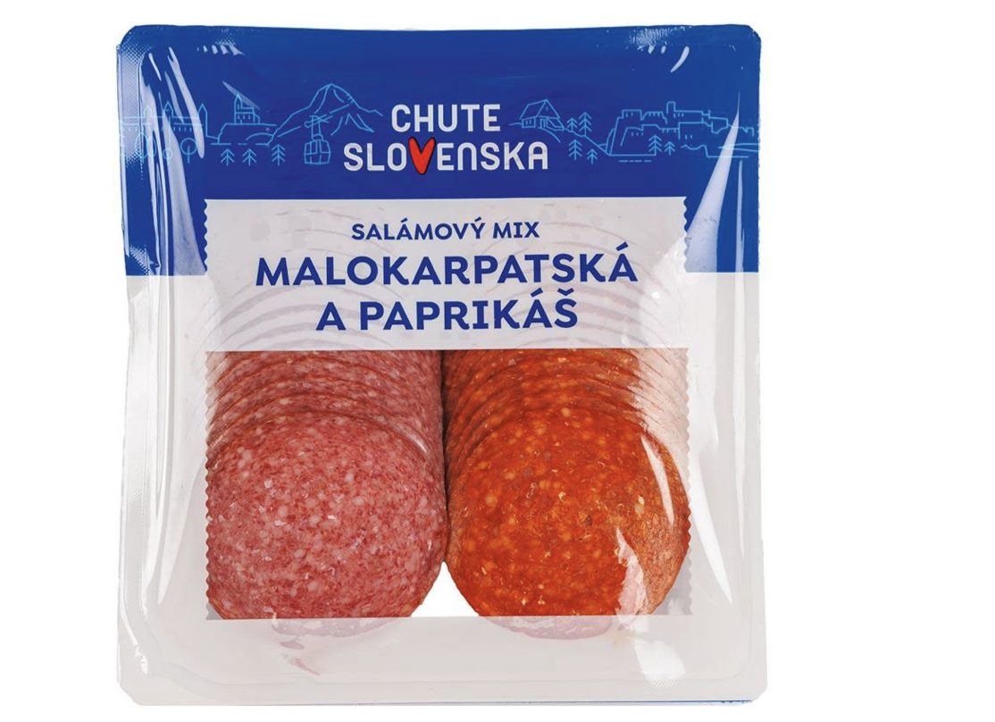 Saláma s kúskami modrého plastu