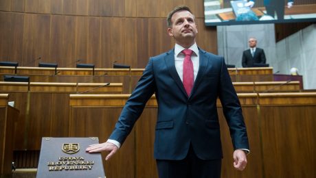 Na snímke Juraj Gedra skladá poslanecký sľub