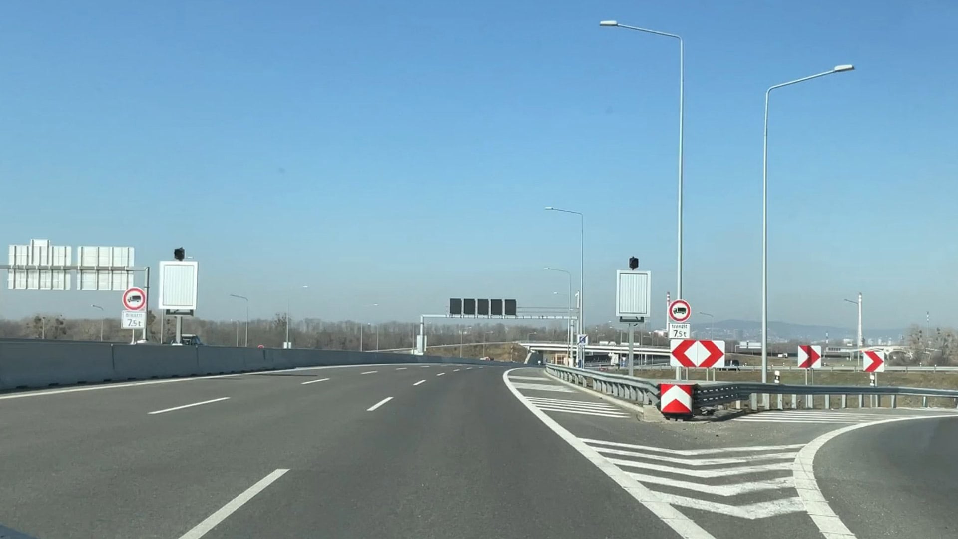 Tranzitná doprava je presmerovaná z Prístavného mosta na obchvat