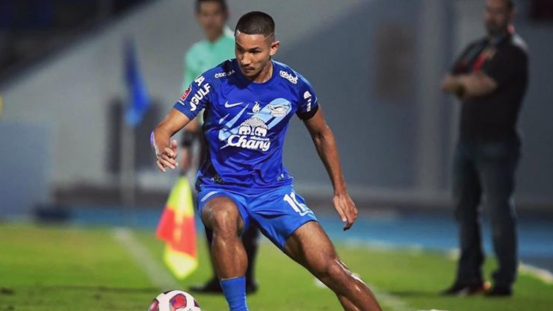 na snimke je futbalista Faiq Jefri Bolkiah