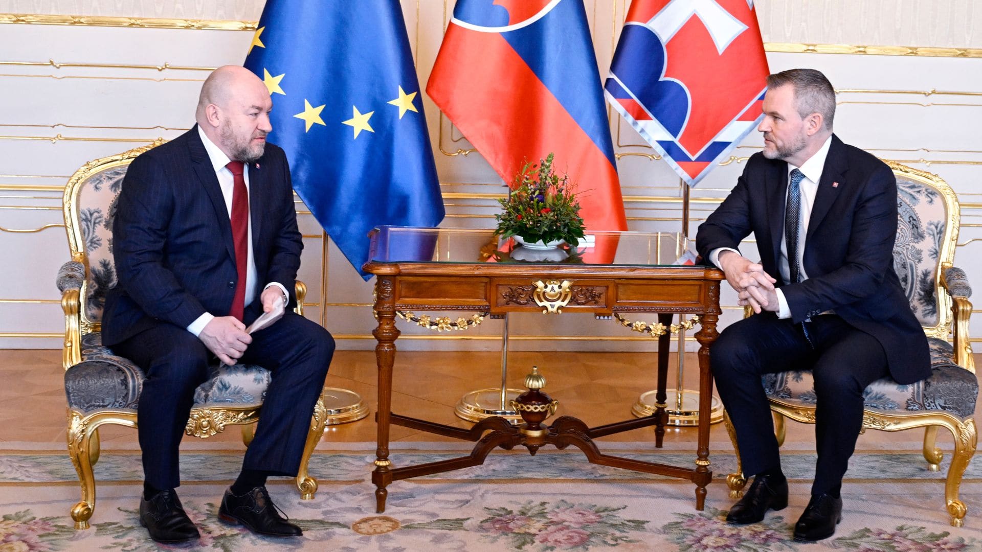 Na snímke vľavo poslanec NR SR Rudolf Huliak a prezident SR Peter Pellegrini.