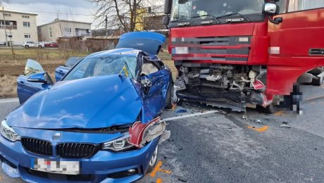 Nehoda osobného auta a kamióna si vyžiadala ľudský život